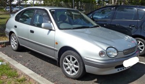 1998-1999_Toyota_Corolla_(AE112R)_CSX_liftback_01